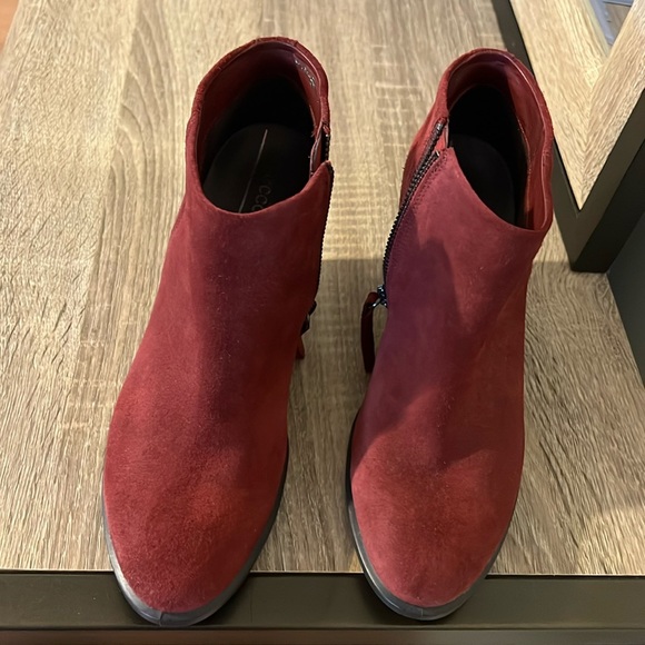 Ecco HYDRO MAX Suede Ankle Boots - Picture 7 of 10